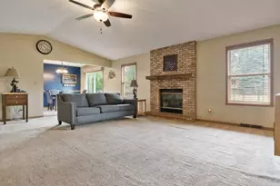 9960 Flint Ct, Roscoe, IL 61073 - Photo 4