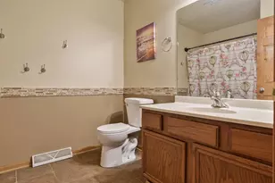 9960 Flint Ct, Roscoe, IL 61073 - Photo 12