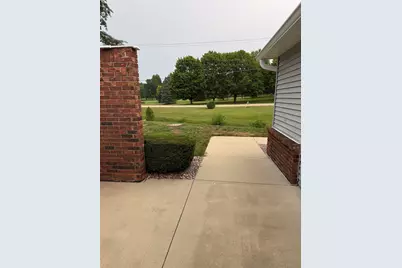 615 Woodbridge Lane #Unit 1, Freeport, IL 61032 - Photo 2