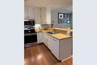 615 Woodbridge Lane #Unit 1, Freeport, IL 61032 - Photo 8