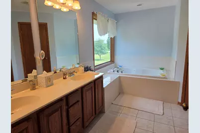6628 Lindbloom Lane, Cherry Valley, IL 61016 - Photo 14