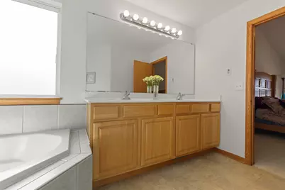 706 W Hampton Avenue, Loves Park, IL 61111 - Photo 18