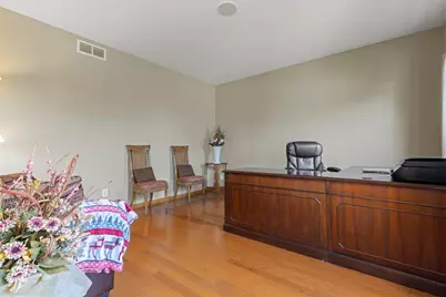 706 W Hampton Avenue, Loves Park, IL 61111 - Photo 4