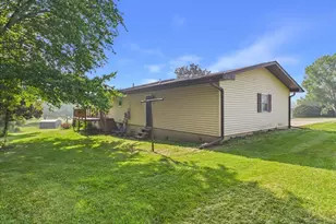 1114 Lynwood Ct, Freeport, IL 61032 - Photo 32
