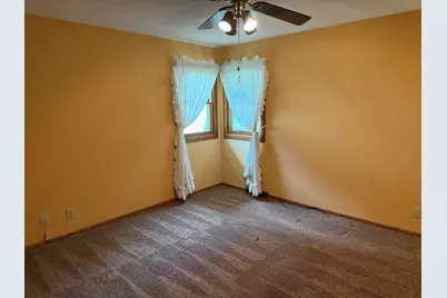 2109 W Cimarron Drive, Freeport, IL 61032 - Photo 8