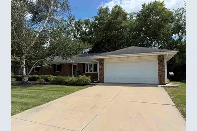 2109 W Cimarron Drive, Freeport, IL 61032 - Photo 2