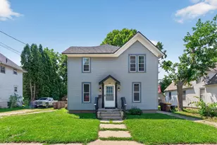 807 Garfield Ave, Belvidere, IL 61008 - Photo 2