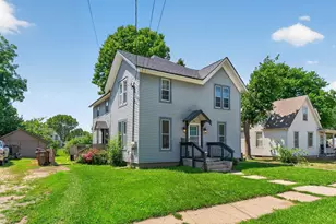 807 Garfield Ave, Belvidere, IL 61008 - Photo 1