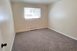 196 Flintridge Dr, Rockford, IL 61107 - Photo 4