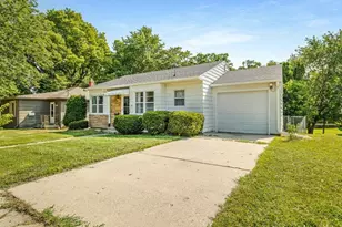 133 N Park Blvd, Freeport, IL 61032 - Photo 1