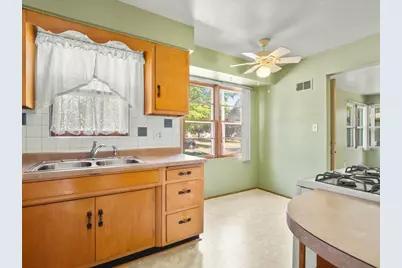 133 N Park Boulevard, Freeport, IL 61032 - Photo 8