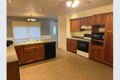 602 N Center Street, Lena, IL 61048 - Photo 6