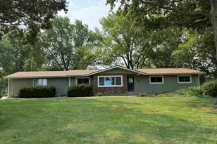 2282 Shepard Dr, Freeport, IL 61032 - Photo 2