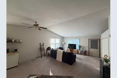 411 E Sycamore Street, Elizabeth, IL 61028 - Photo 2