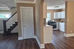 1918 Auburn St, Rockford, IL 61103 - Photo 6