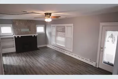 812 S Locust Avenue, Freeport, IL 61032 - Photo 8