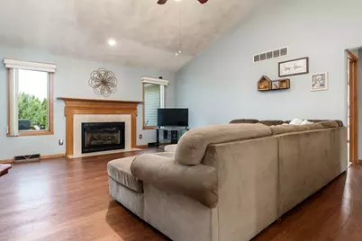 6672 Lindbloom Lane, Cherry Valley, IL 61016 - Photo 4