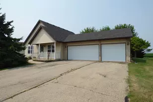 729 Meadow Ridge Ln, Lena, IL 61048 - Photo 2