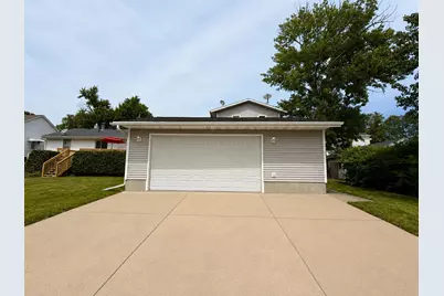 1207 W American Street, Freeport, IL 61032 - Photo 6