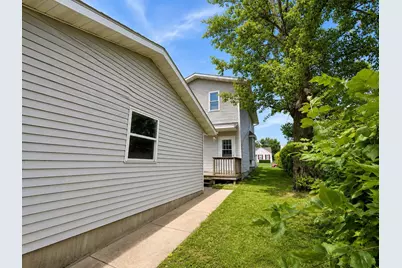 1207 W American Street, Freeport, IL 61032 - Photo 4
