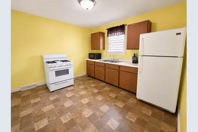1207 W American Street, Freeport, IL 61032 - Photo 8