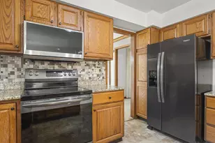 1301 Albany Ln, Rockford, IL 61107 - Photo 14