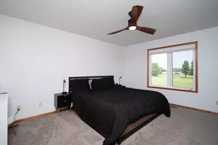 13181 Springhill Dr, Winnebago, IL 61088 - Photo 4