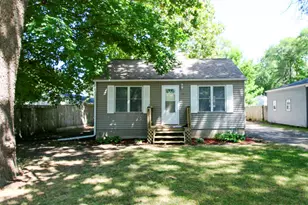 220 Shoreland Rd, Machesney Park, IL 61115 - Photo 1