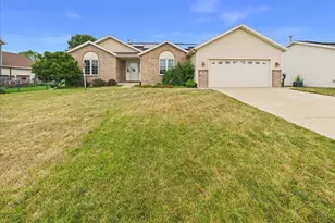 2819 Mary St, Belvidere, IL 61008 - Photo 1