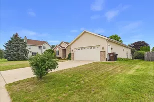 2819 Mary St, Belvidere, IL 61008 - Photo 8