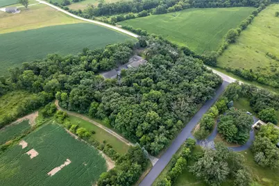 916 W Town Line Road, Leaf River, IL 61047 - Photo 4