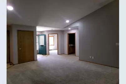 2080 Cherokee Ct., Freeport, IL 61032 - Photo 4