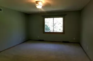 2080 Cherokee Ct, Freeport, IL 61032 - Photo 12