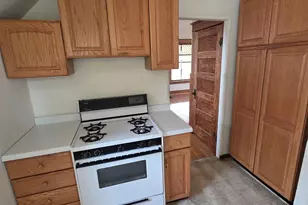 1325 S High Ave, Freeport, IL 61032 - Photo 8