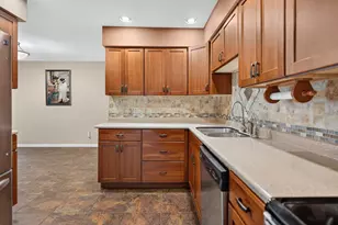 5343 Winding Creek Dr, Rockford, IL 61114 - Photo 12