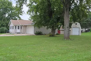 2722 Bavarian Ln, Rockford, IL 61109 - Photo 2