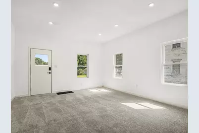 655 West Clark Street, Freeport, IL 61046 - Photo 6