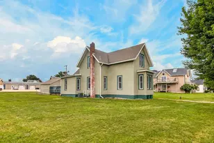 101 West St, Monroe Center, IL 61052 - Photo 2
