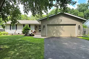 5574 Country Ct, Roscoe, IL 61073 - Photo 1