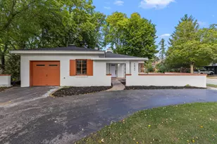 1822 E State St, Rockford, IL 61107 - Photo 2