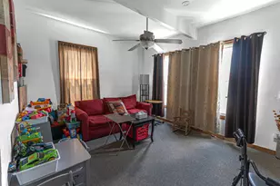 137 Summit St, Rockford, IL 61107 - Photo 4
