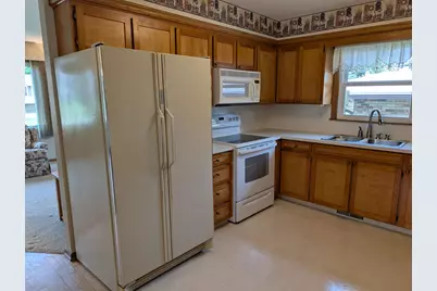 1358 Empire Court, Freeport, IL 61032 - Photo 8