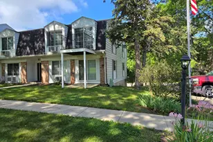 700 Kiwanis Dr, Freeport, IL 61032 - Photo 2