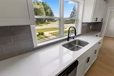 2904 Broadway, Rockford, IL 61108 - Photo 8