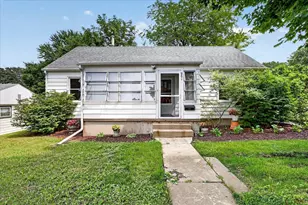 961 W Jefferson St, Freeport, IL 61032 - Photo 1