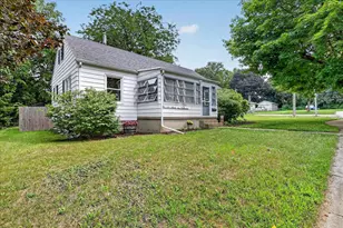 961 W Jefferson St, Freeport, IL 61032 - Photo 4