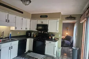 1013 Arnold Ave, Rockford, IL 61108 - Photo 12