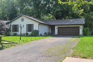 1013 Arnold Ave, Rockford, IL 61108 - Photo 4