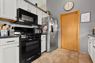 10971 Dixon Pines Cir, Machesney Park, IL 61115 - Photo 8