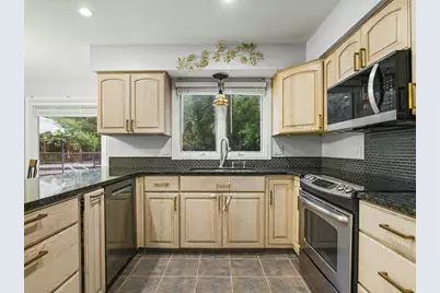 1718 Jacoby Place, Rockford, IL 61107 - Photo 16
